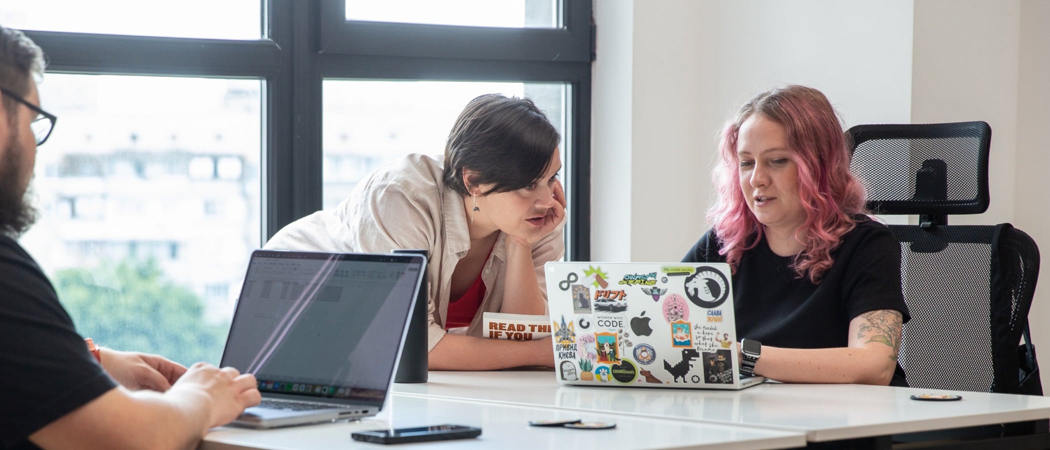 Colleagues talking and discussing work in the office